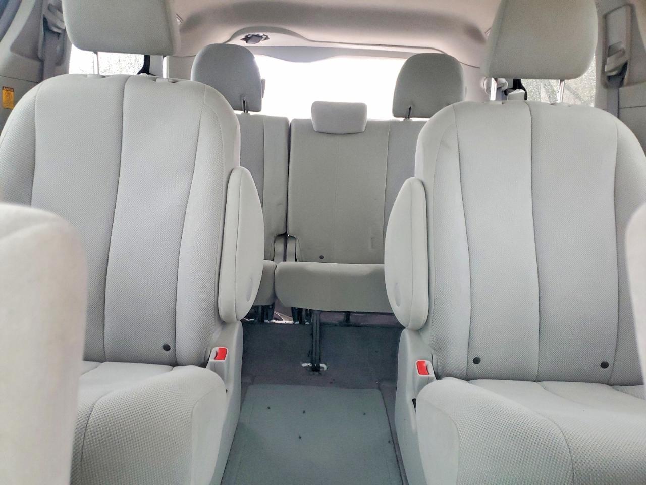 2011 Toyota Sienna Base 7-passenger White vin: 5TDZK3DCXBS026726