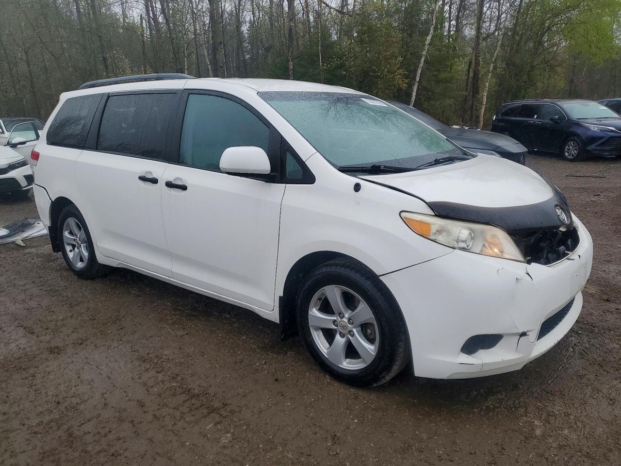 2011 Toyota Sienna Base 7-passenger White vin: 5TDZK3DCXBS026726
