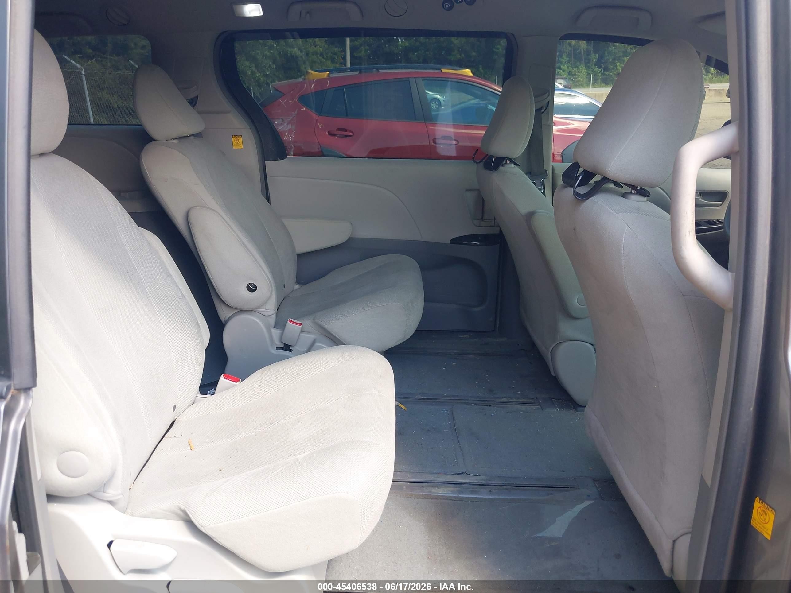 2011 Toyota Sienna Base V6 Gray vin: 5TDZK3DCXBS113736