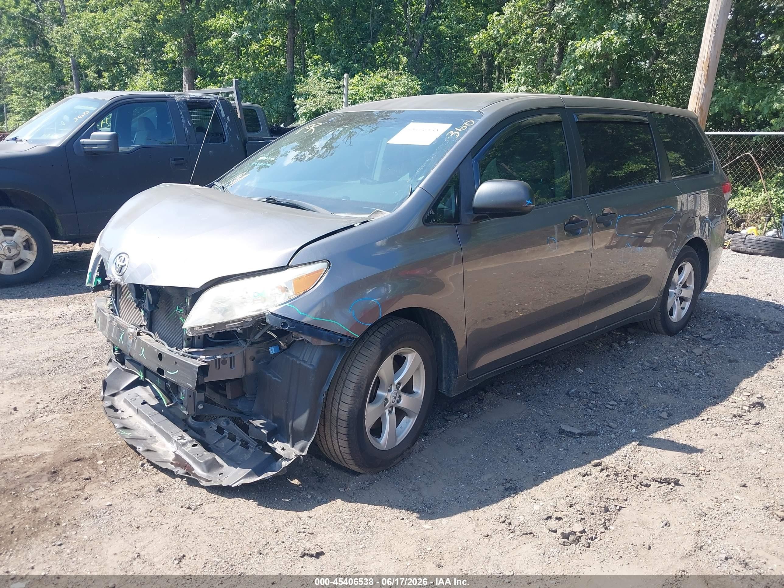 2011 Toyota Sienna Base V6 Gray vin: 5TDZK3DCXBS113736