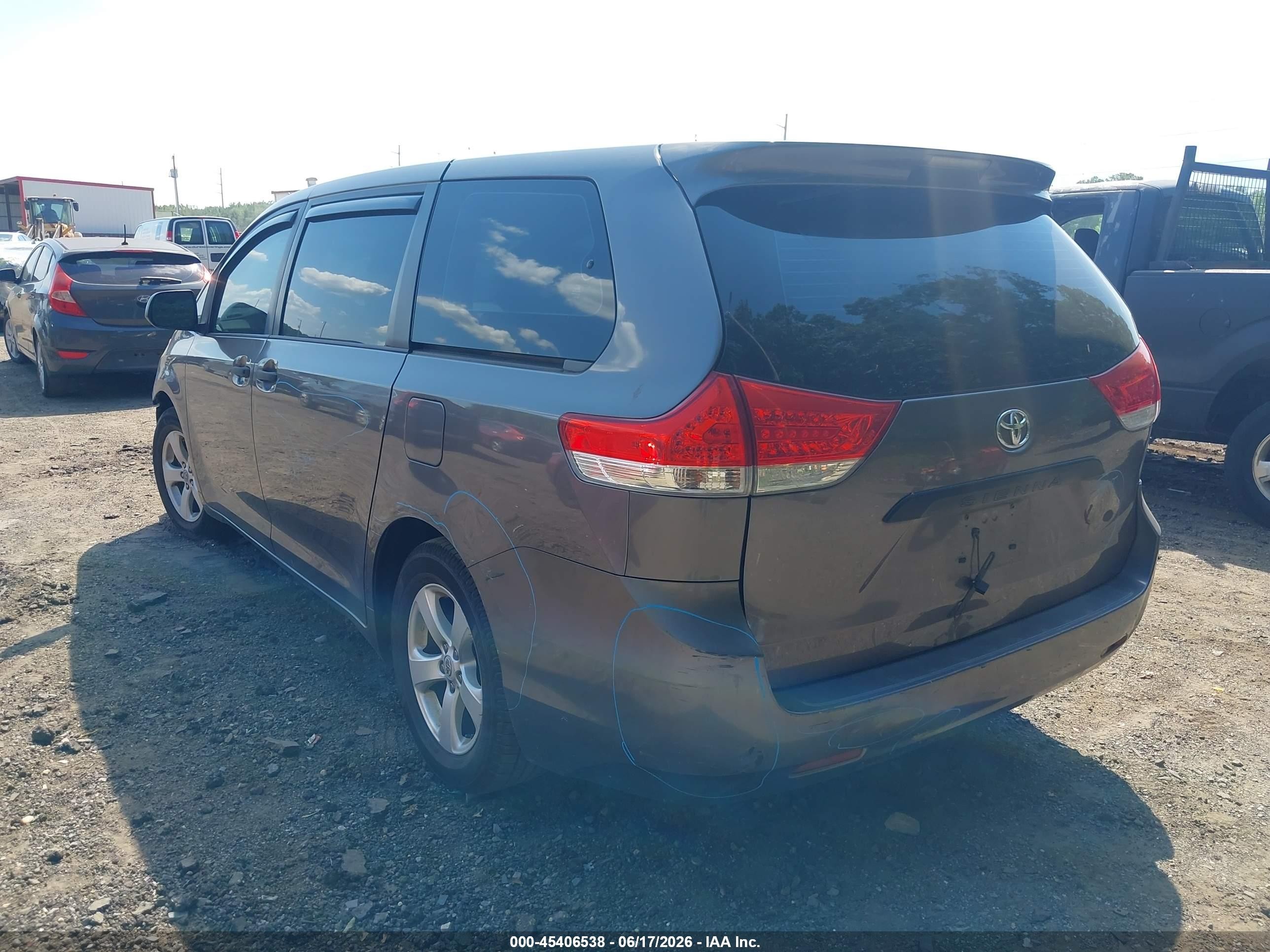 2011 Toyota Sienna Base V6 Gray vin: 5TDZK3DCXBS113736
