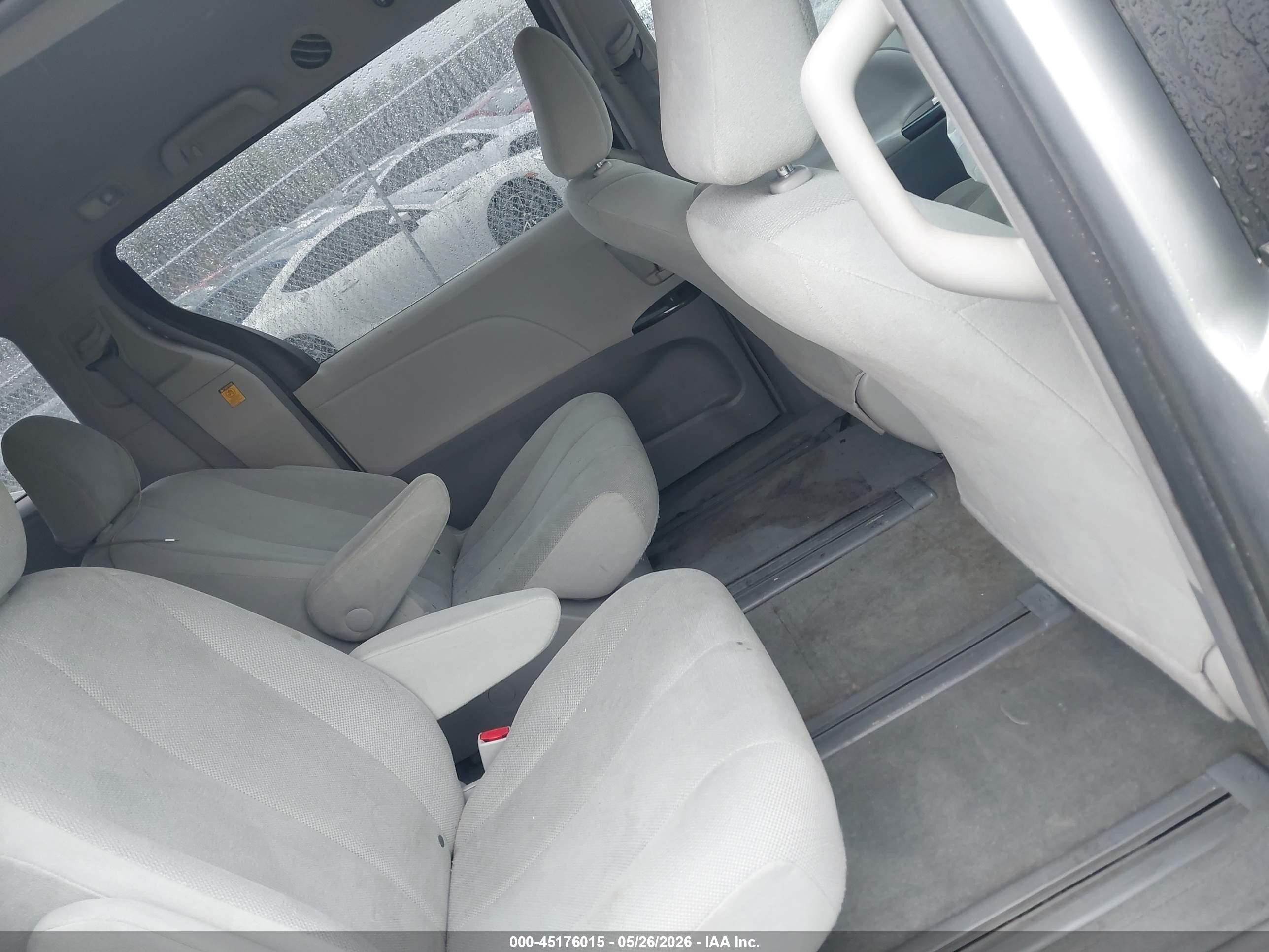 2012 Toyota Sienna Base V6 7 Passenger Silver vin: 5TDZK3DCXCS177227