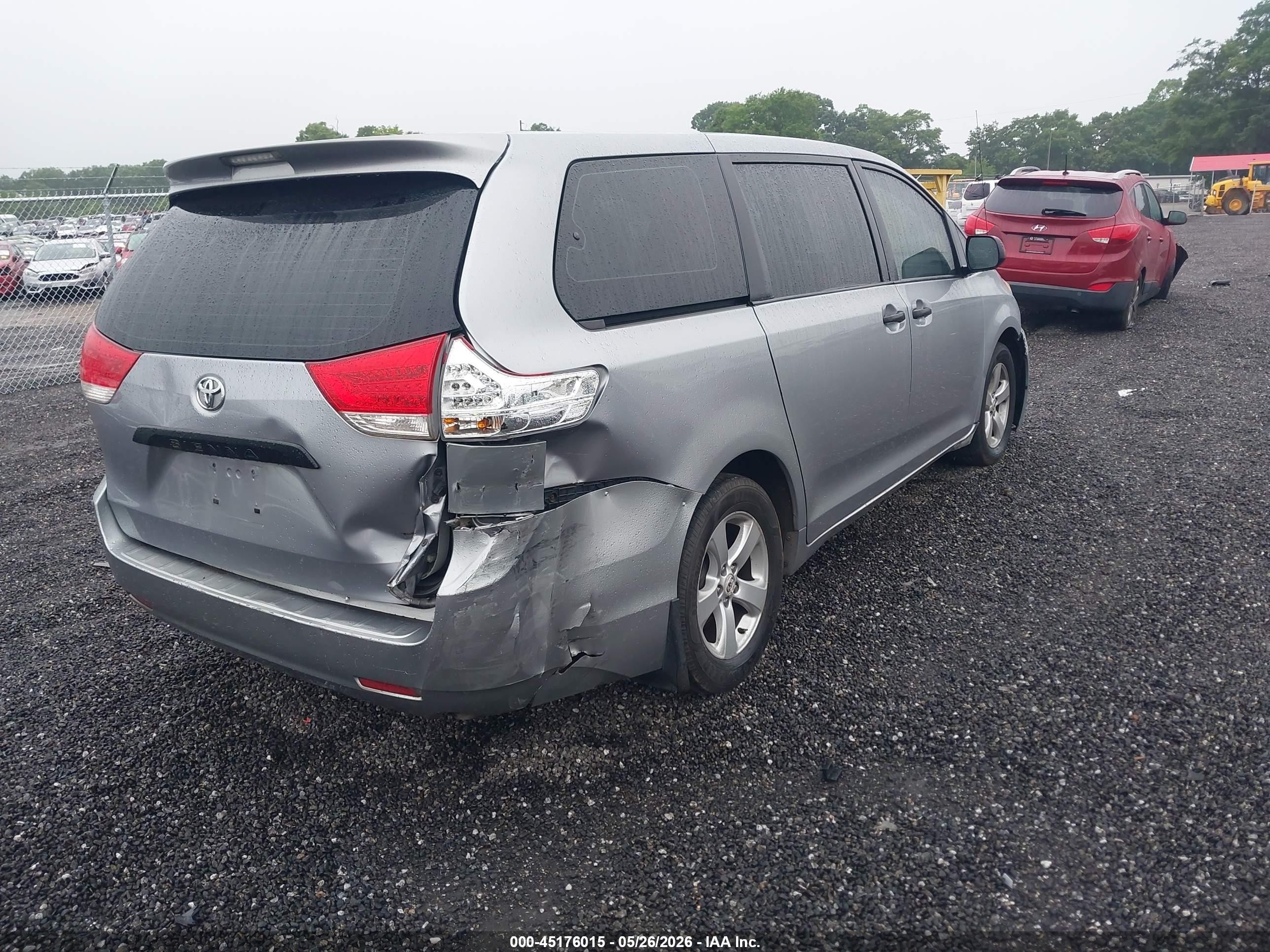 2012 Toyota Sienna Base V6 7 Passenger Silver vin: 5TDZK3DCXCS177227