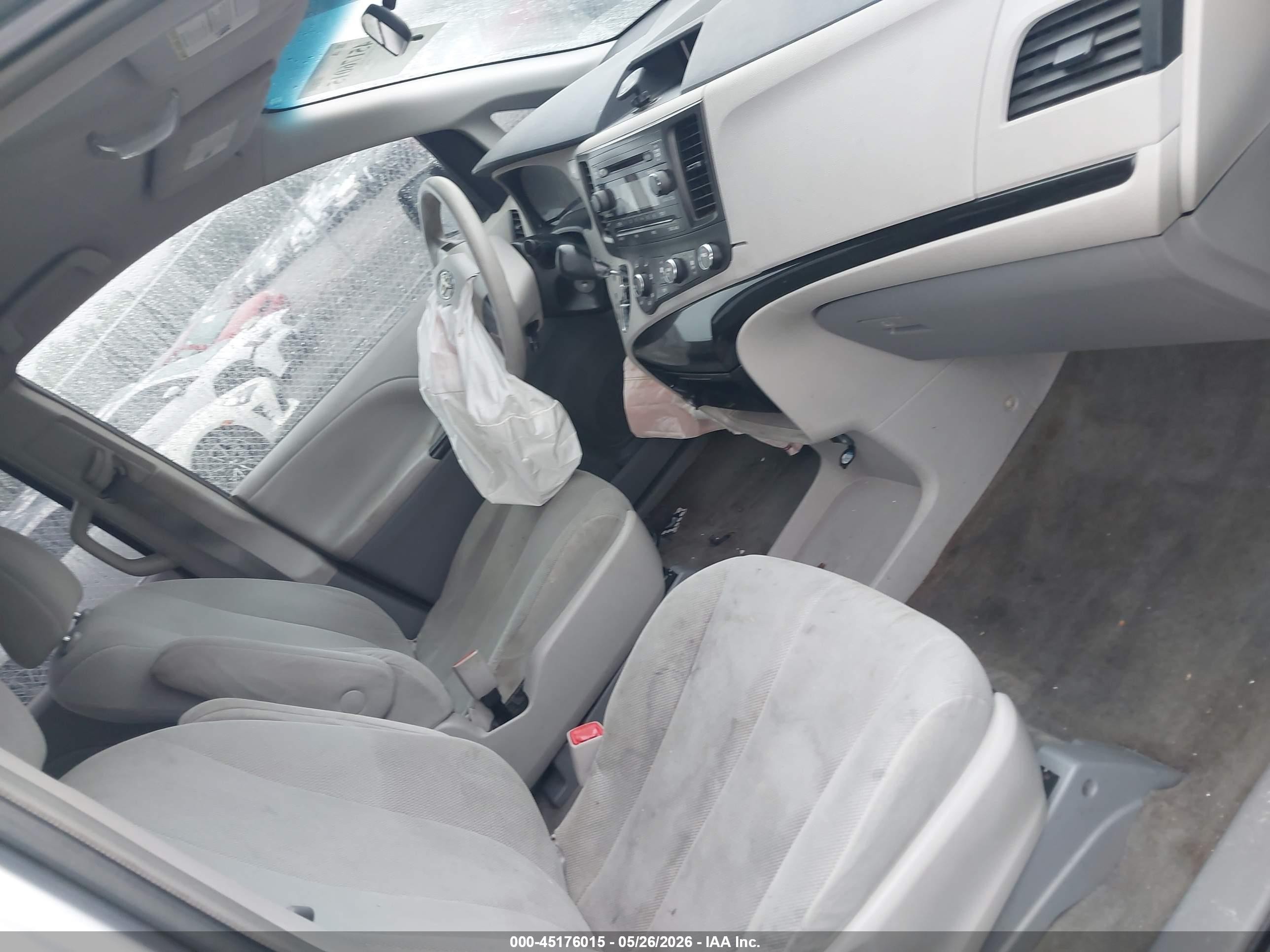 2012 Toyota Sienna Base V6 7 Passenger Silver vin: 5TDZK3DCXCS177227