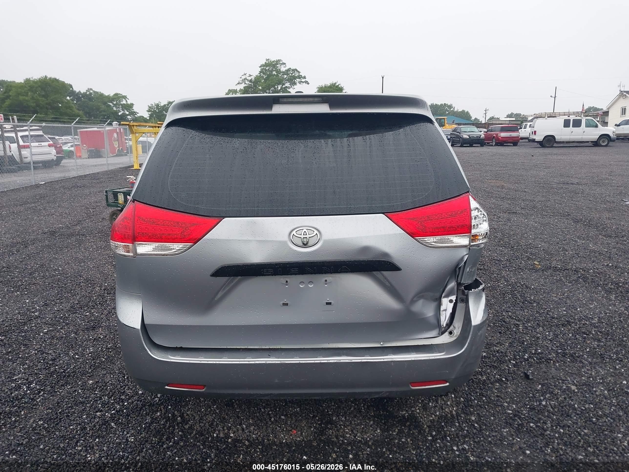 2012 Toyota Sienna Base V6 7 Passenger Silver vin: 5TDZK3DCXCS177227
