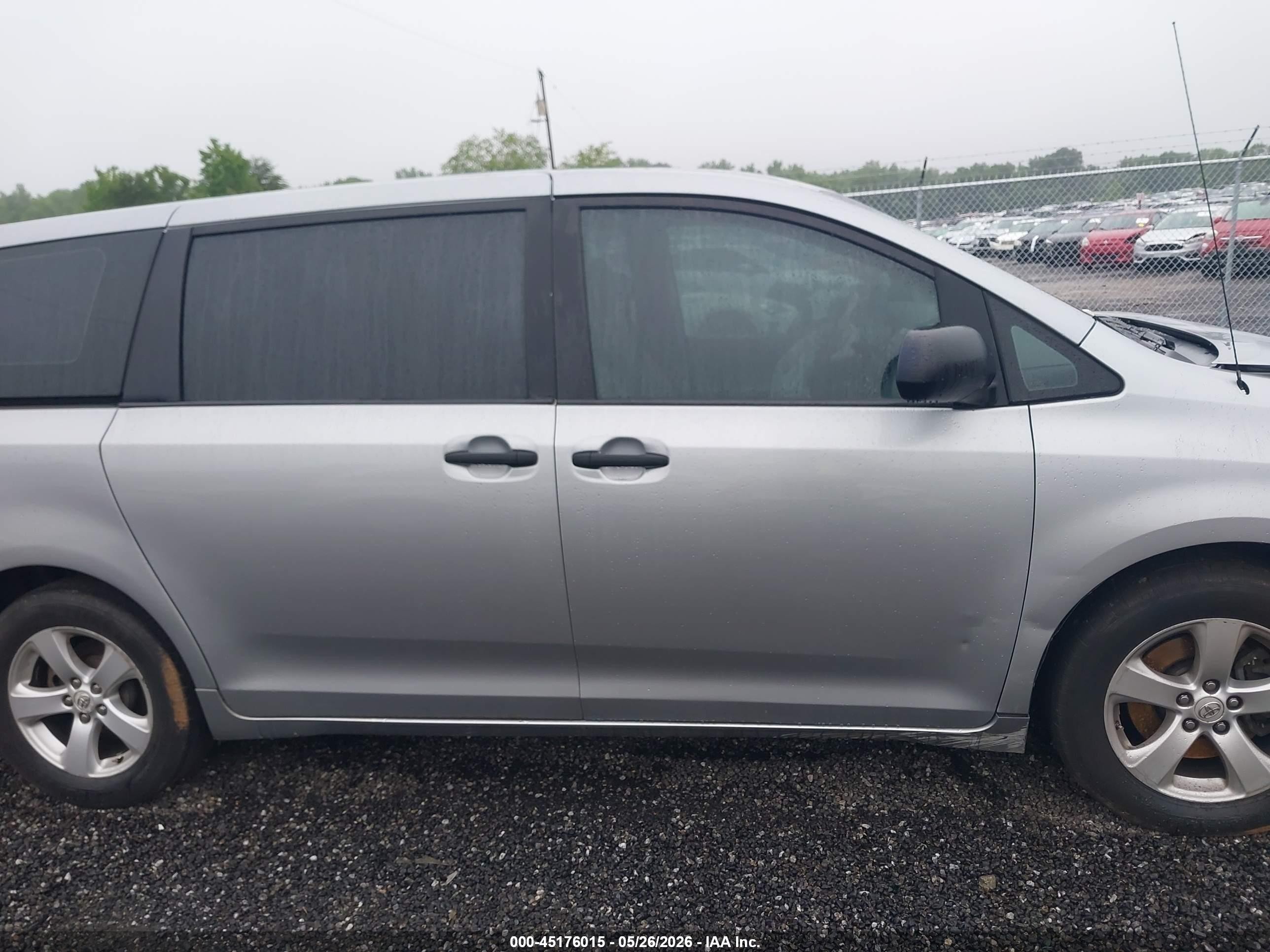 2012 Toyota Sienna Base V6 7 Passenger Silver vin: 5TDZK3DCXCS177227