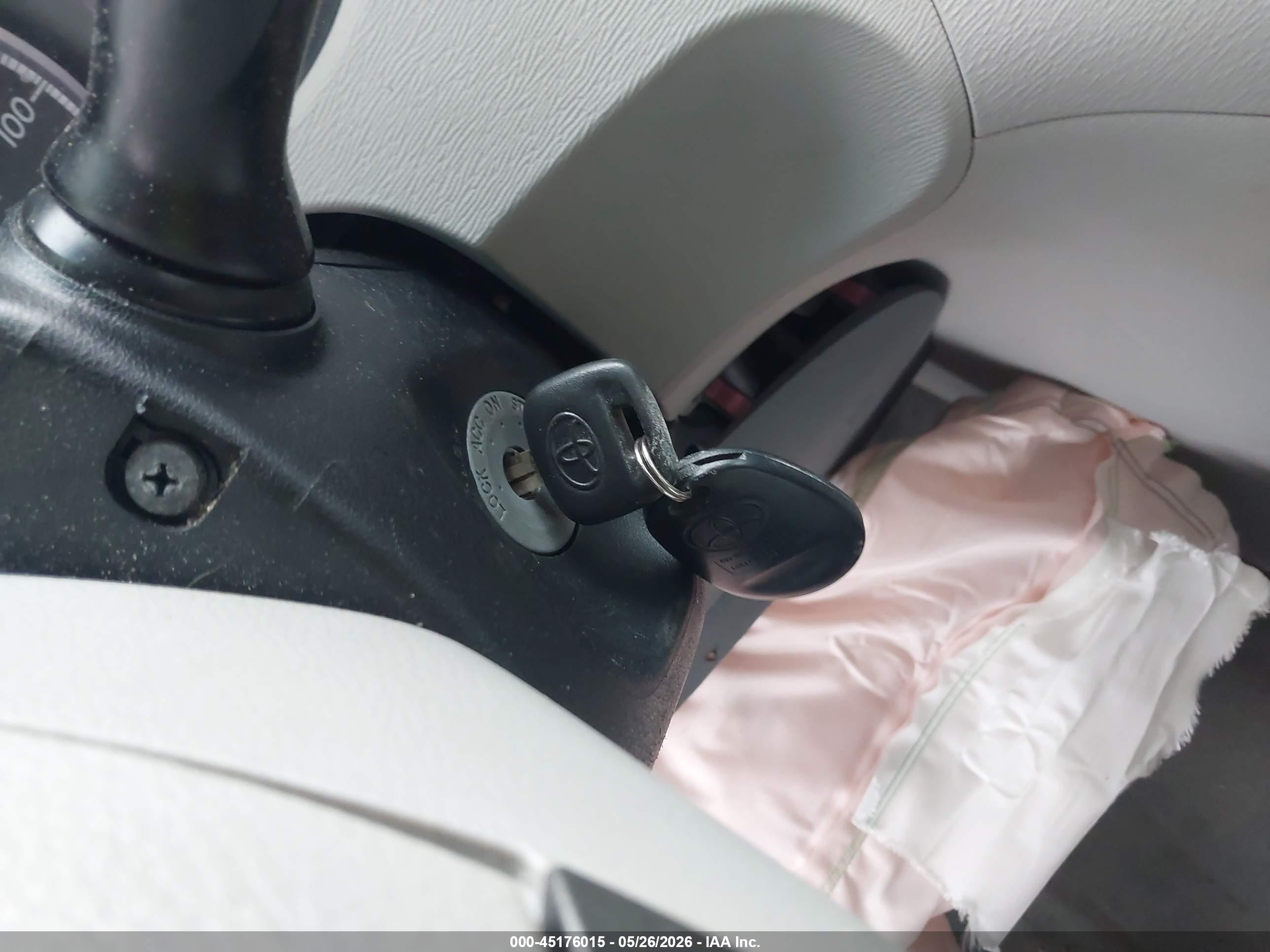 2012 Toyota Sienna Base V6 7 Passenger Silver vin: 5TDZK3DCXCS177227