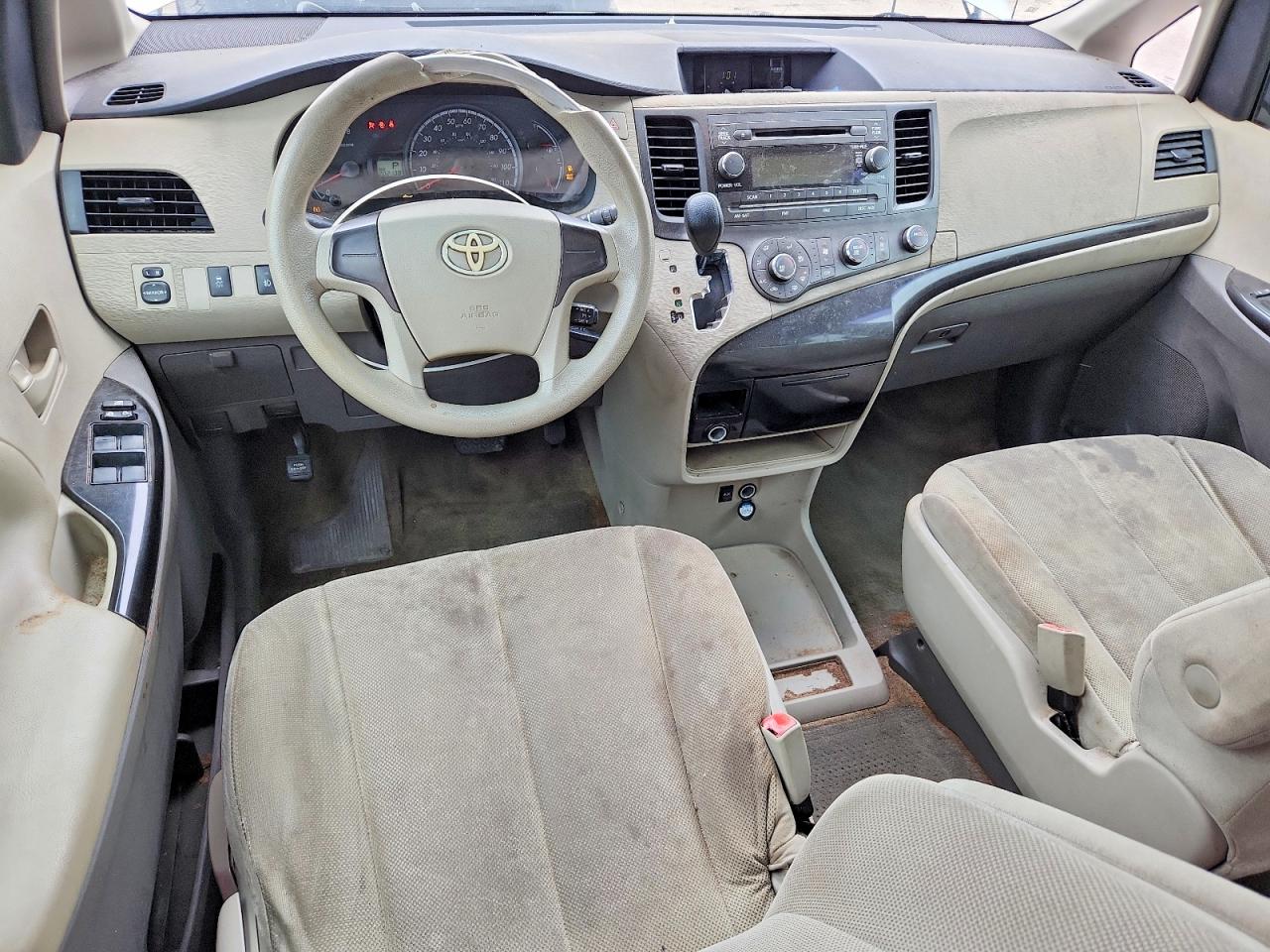 2012 Toyota Sienna Base 7-passenger Silver vin: 5TDZK3DCXCS179012