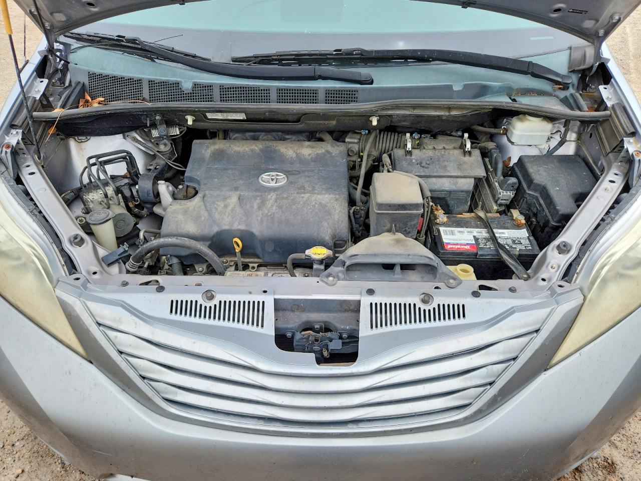 2012 Toyota Sienna Base 7-passenger Silver vin: 5TDZK3DCXCS179012