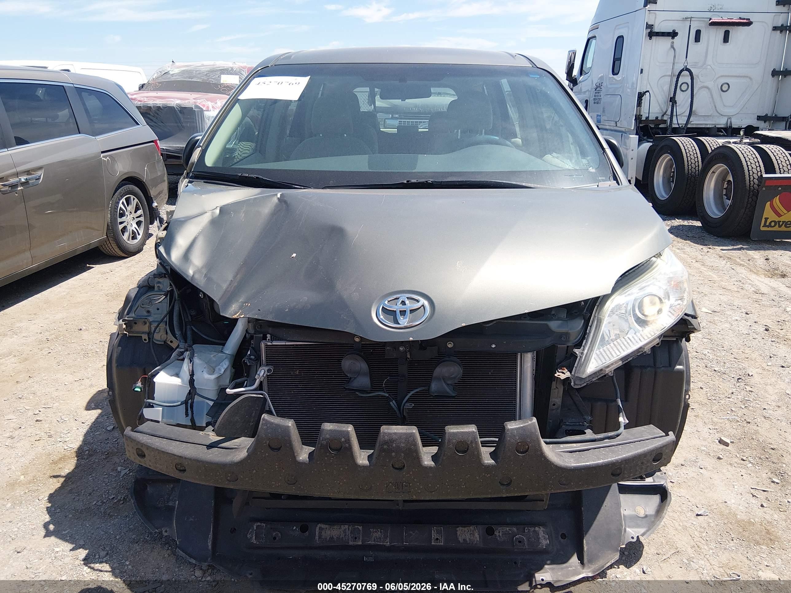 2012 Toyota Sienna Base V6 7 Passenger Gray vin: 5TDZK3DCXCS263895