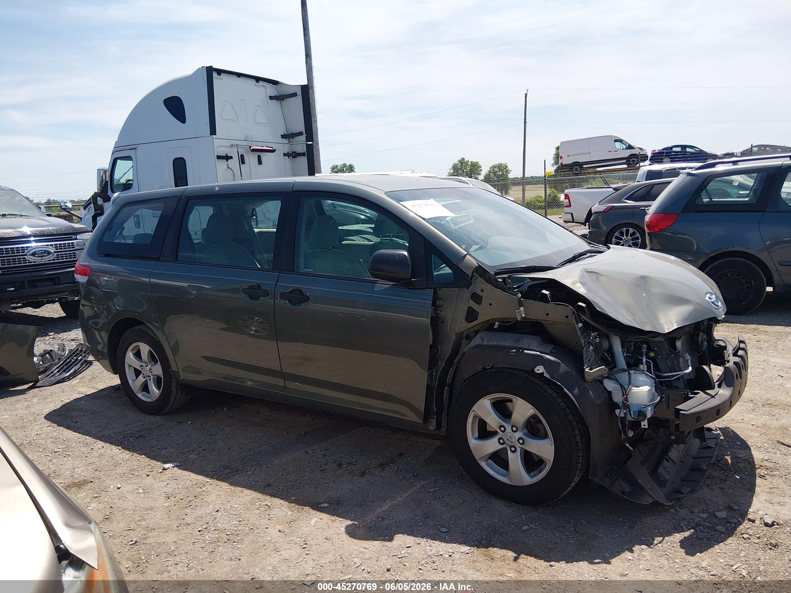 2012 Toyota Sienna Base V6 7 Passenger Gray vin: 5TDZK3DCXCS263895