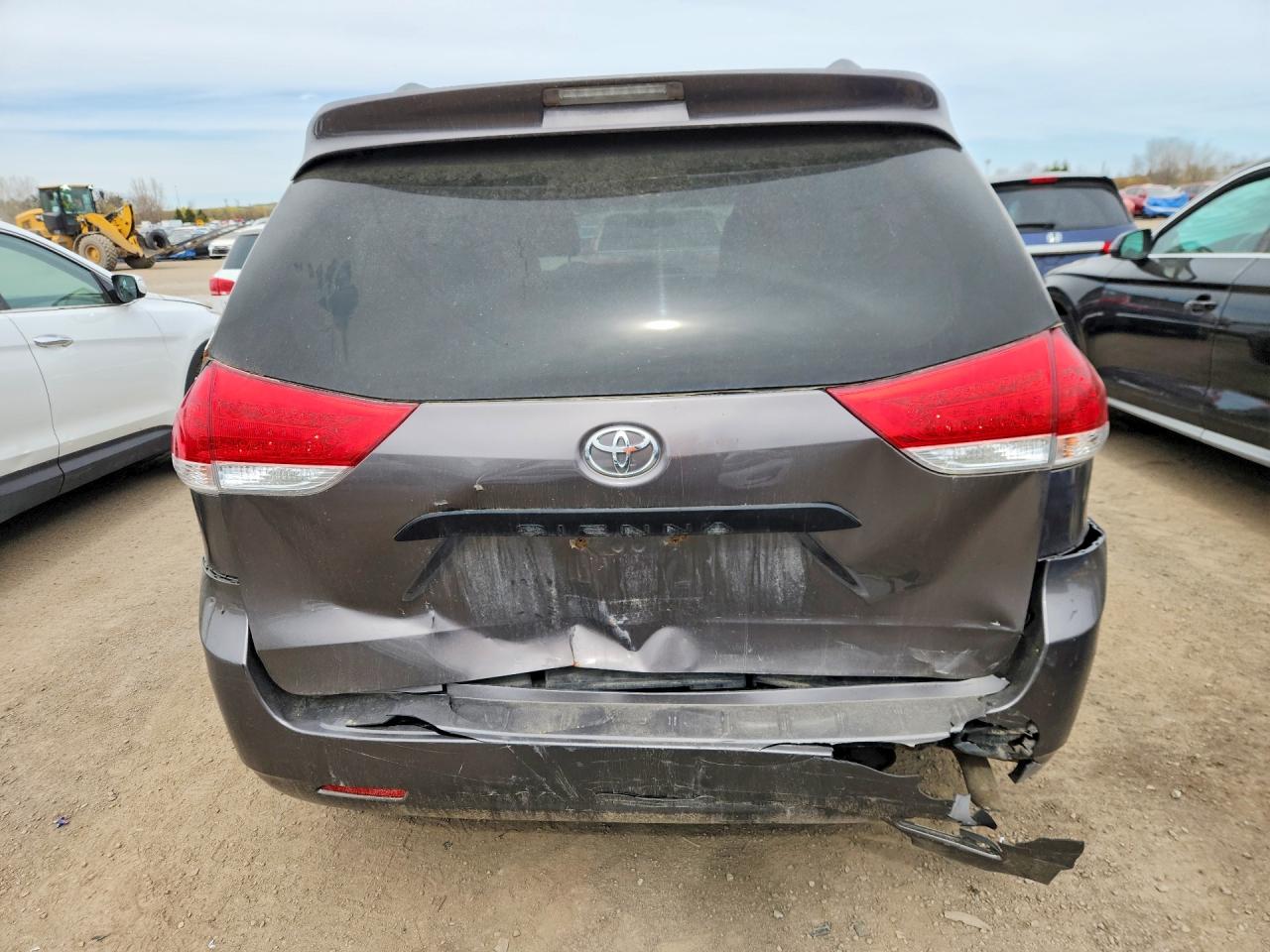 2013 Toyota Sienna L 7-passenger Серый vin: 5TDZK3DCXDS293044