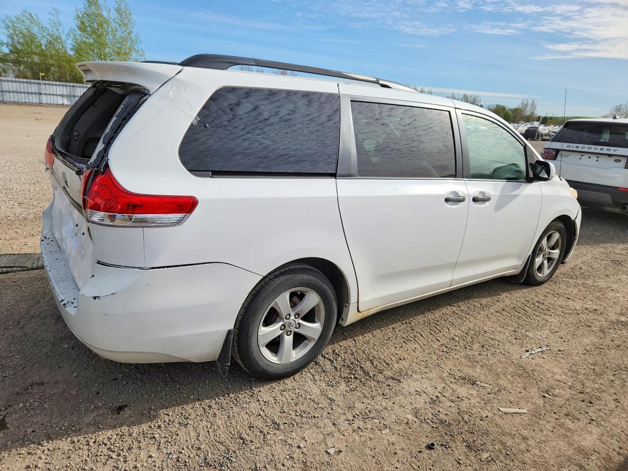 2013 Toyota Sienna L 7-passenger White vin: 5TDZK3DCXDS298485