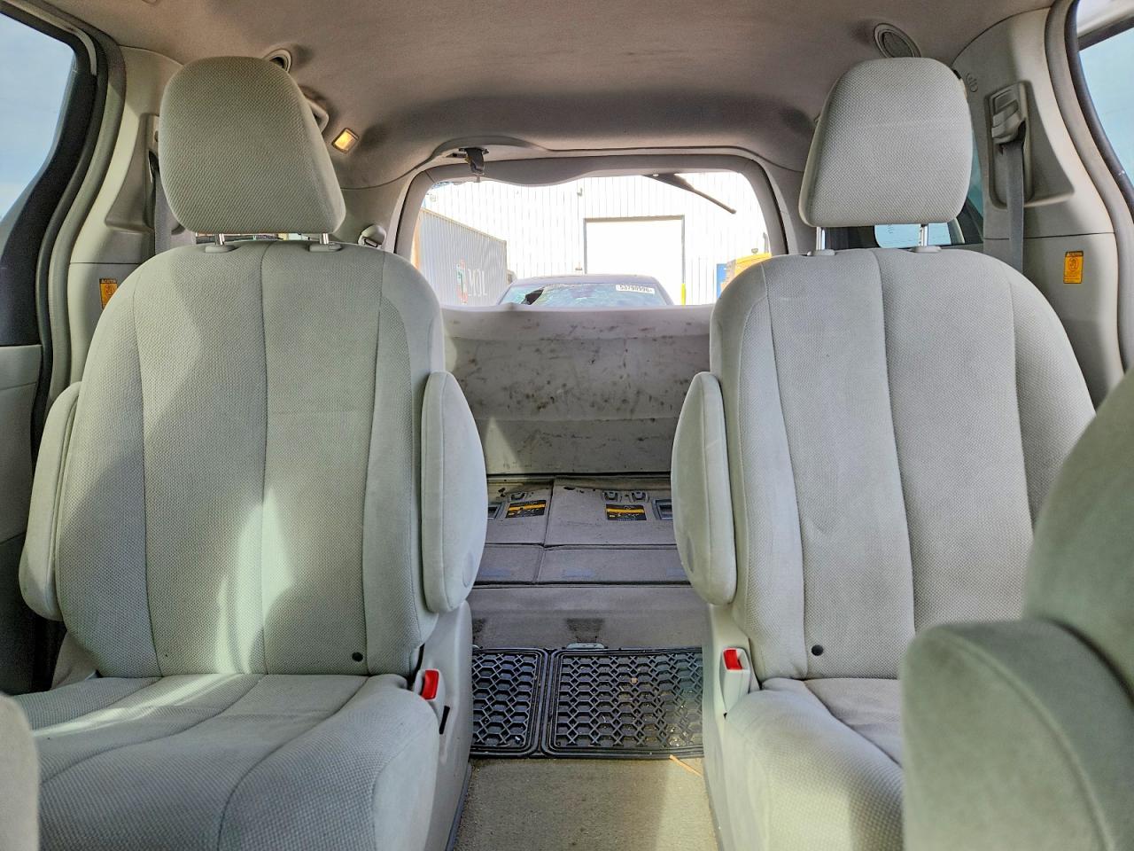 2013 Toyota Sienna L 7-passenger White vin: 5TDZK3DCXDS298485
