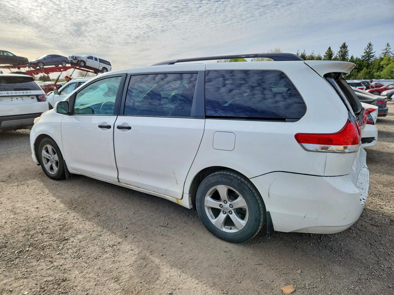 2013 Toyota Sienna L 7-passenger White vin: 5TDZK3DCXDS298485
