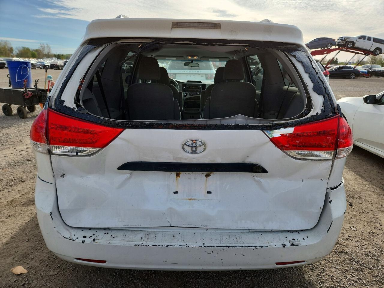 2013 Toyota Sienna L 7-passenger White vin: 5TDZK3DCXDS298485