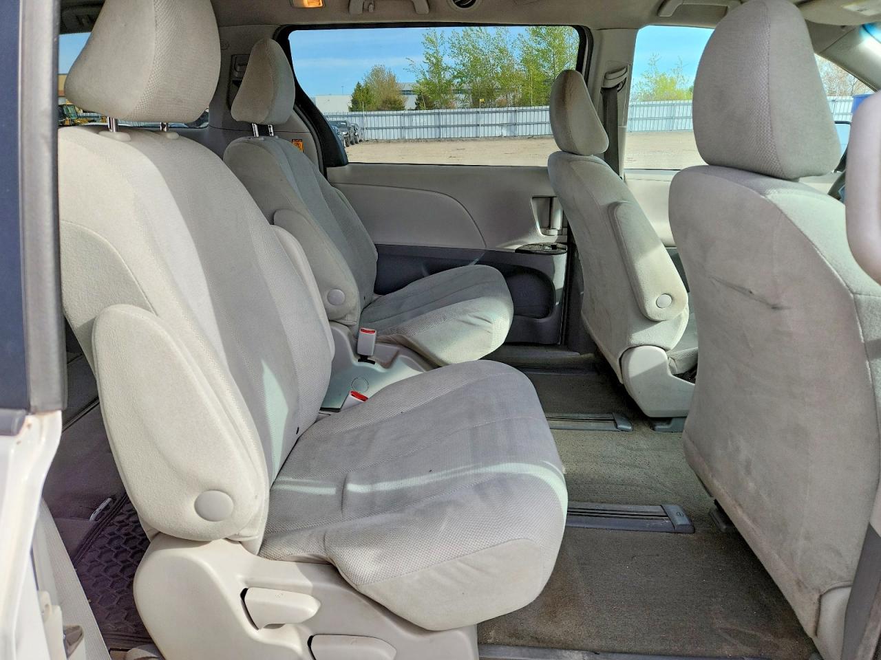 2013 Toyota Sienna L 7-passenger White vin: 5TDZK3DCXDS298485