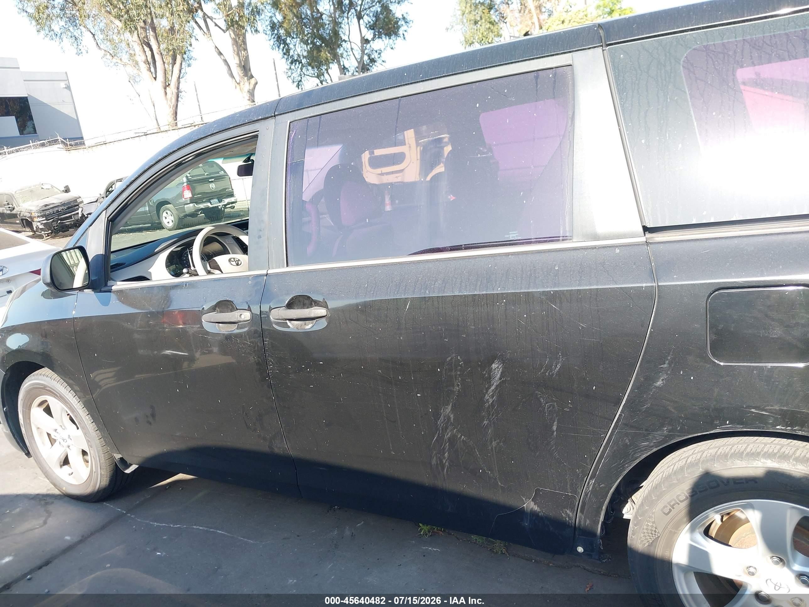 2013 Toyota Sienna L V6 7 Passenger Black vin: 5TDZK3DCXDS381298