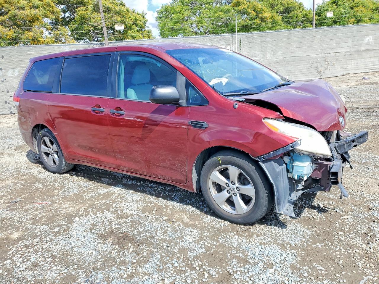 2013 Toyota Sienna L 7-passenger Burgundy vin: 5TDZK3DCXDS387120