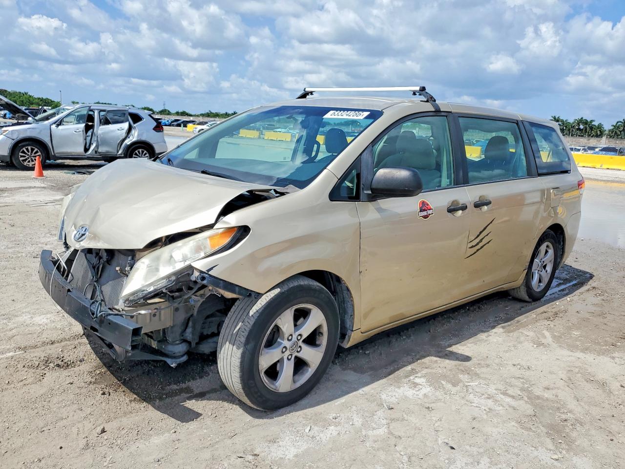 2014 Toyota Sienna L 7-passenger Gold vin: 5TDZK3DCXES470225