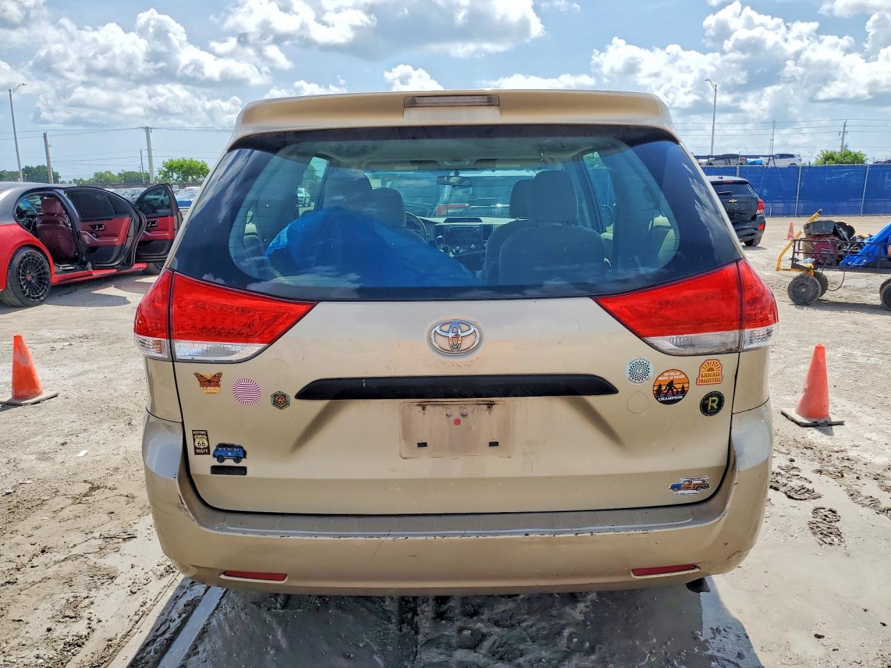 2014 Toyota Sienna L 7-passenger Gold vin: 5TDZK3DCXES470225