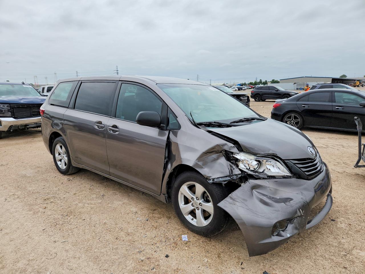 2015 Toyota Sienna L 7-passenger Gray vin: 5TDZK3DCXFS571525