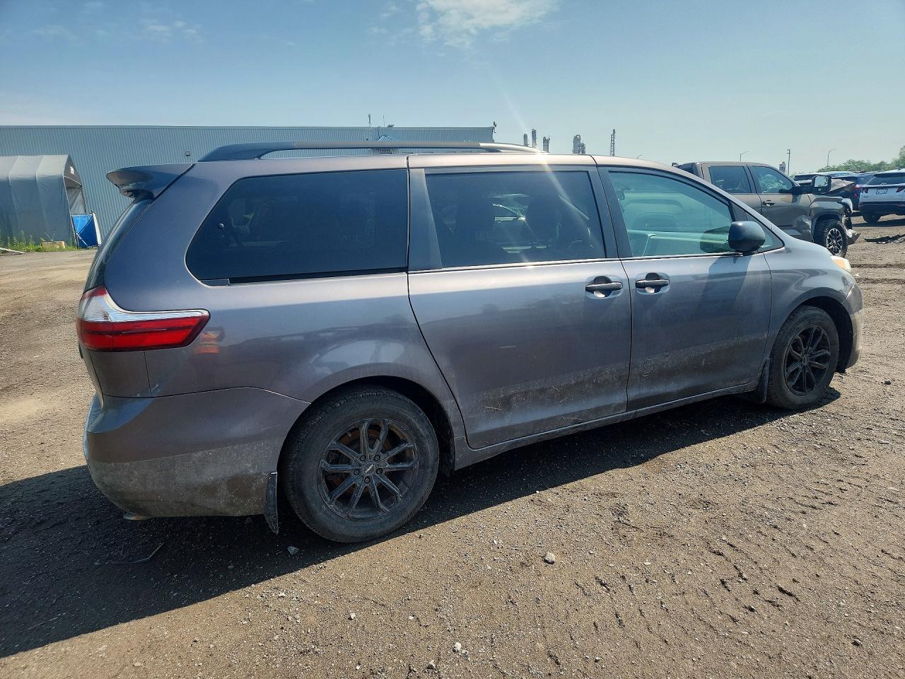 2015 Toyota Sienna L 7-passenger Gray vin: 5TDZK3DCXFS622697