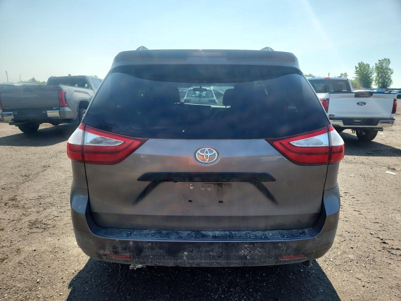 2015 Toyota Sienna L 7-passenger Gray vin: 5TDZK3DCXFS622697