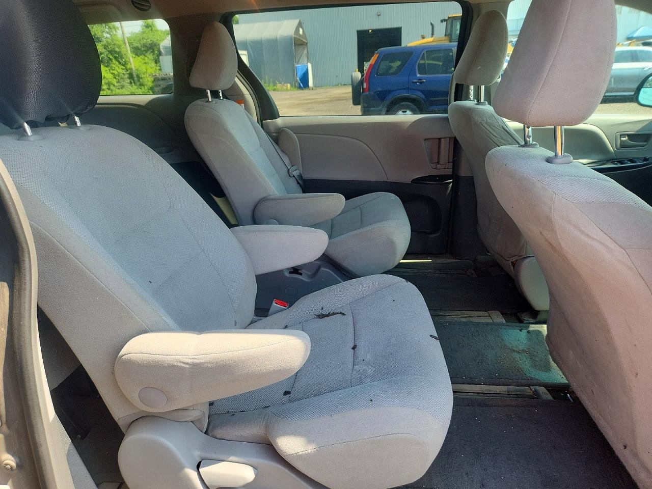 2015 Toyota Sienna L 7-passenger Gray vin: 5TDZK3DCXFS622697