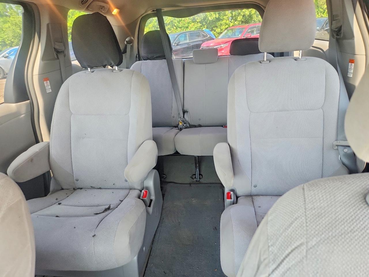 2015 Toyota Sienna L 7-passenger Gray vin: 5TDZK3DCXFS622697