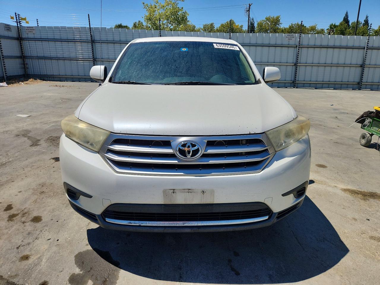 2011 Toyota Highlander Base White vin: 5TDZK3EH0BS034019