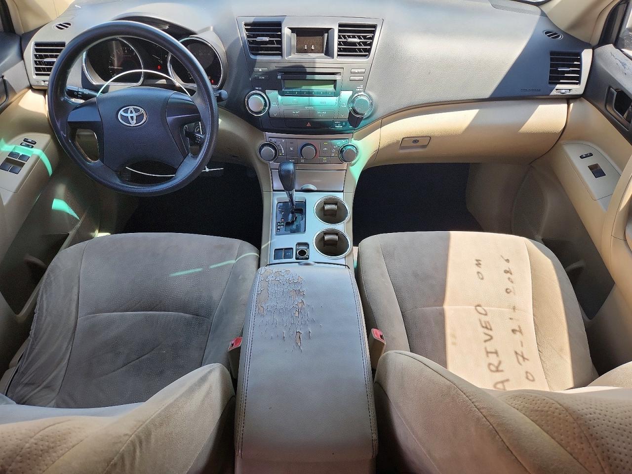 2011 Toyota Highlander Base White vin: 5TDZK3EH0BS034019