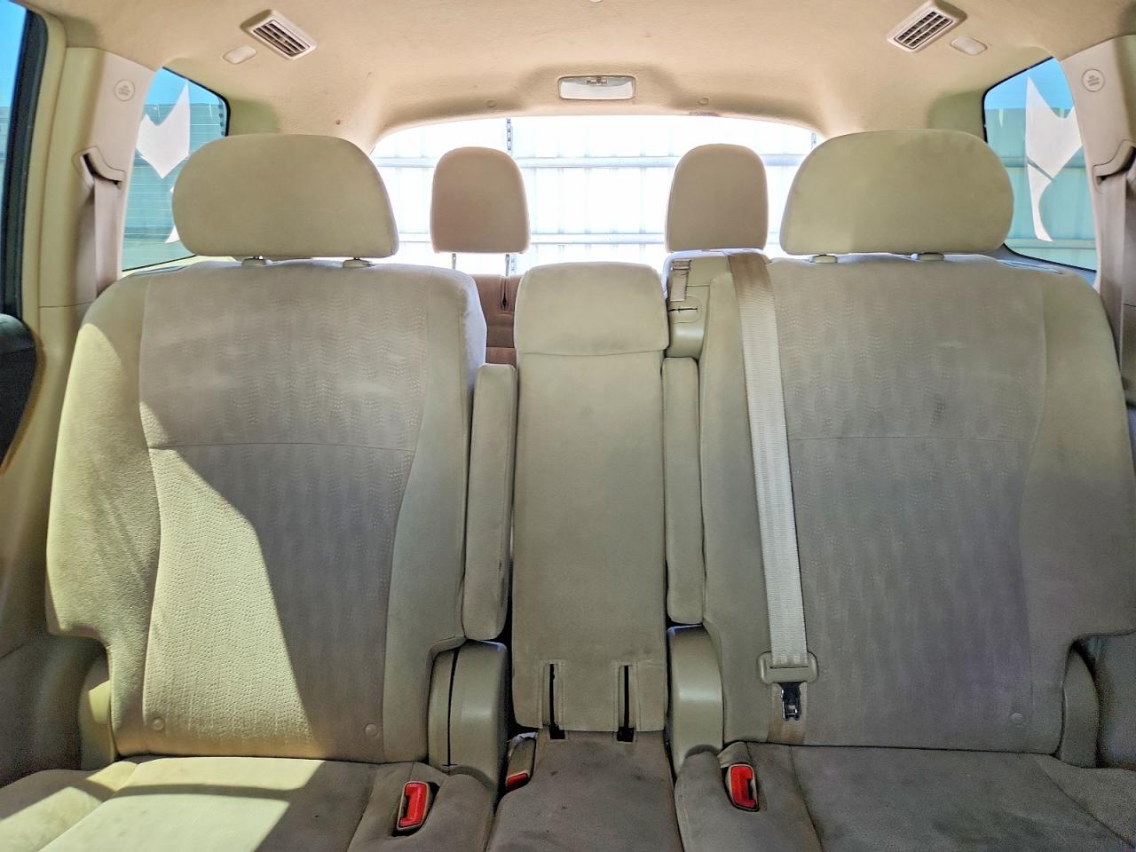 2011 Toyota Highlander Base White vin: 5TDZK3EH0BS034019