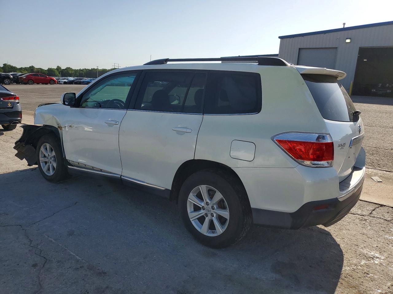 2011 Toyota Highlander Base White vin: 5TDZK3EH0BS035641