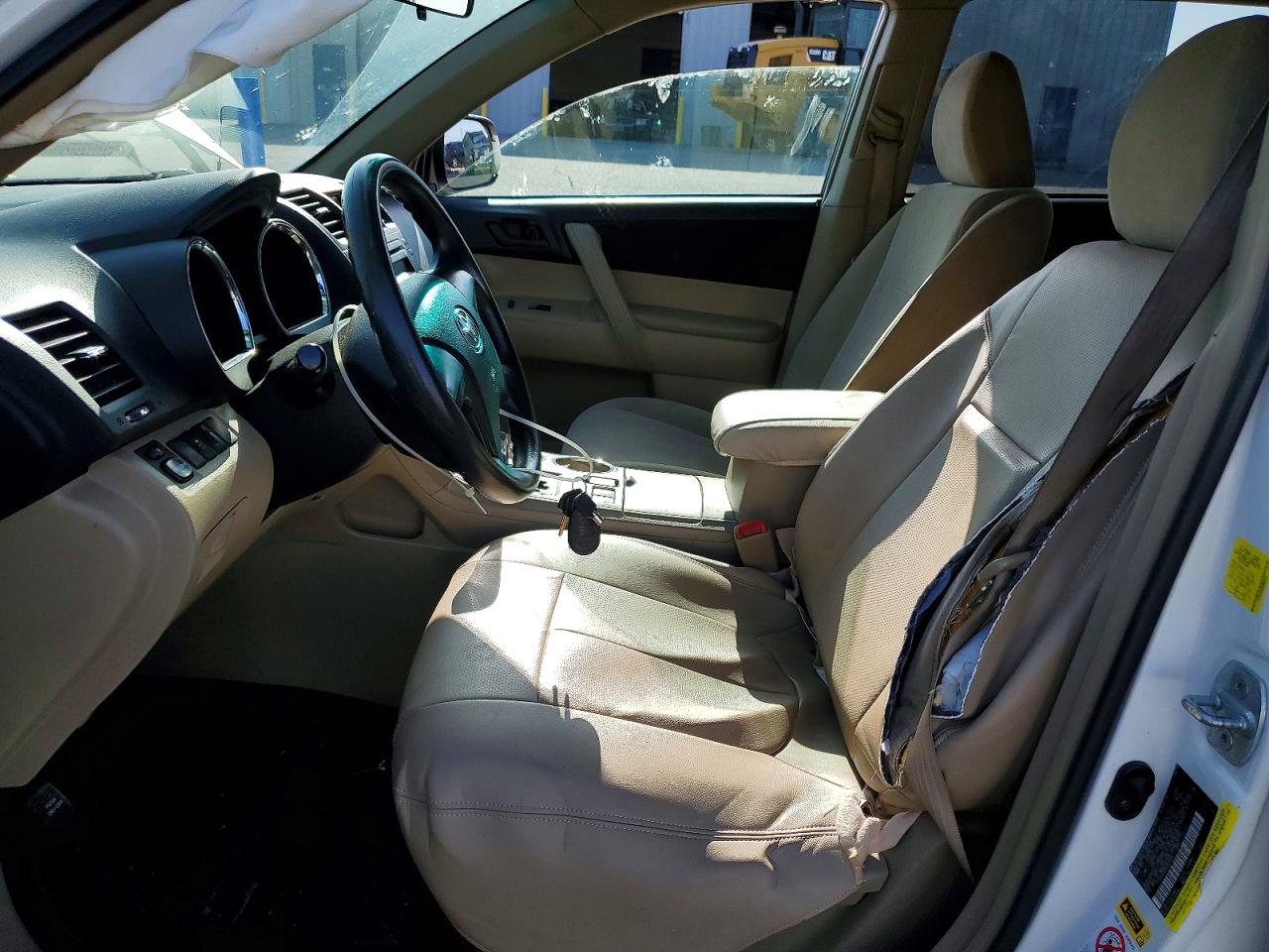 2011 Toyota Highlander Base White vin: 5TDZK3EH0BS035641