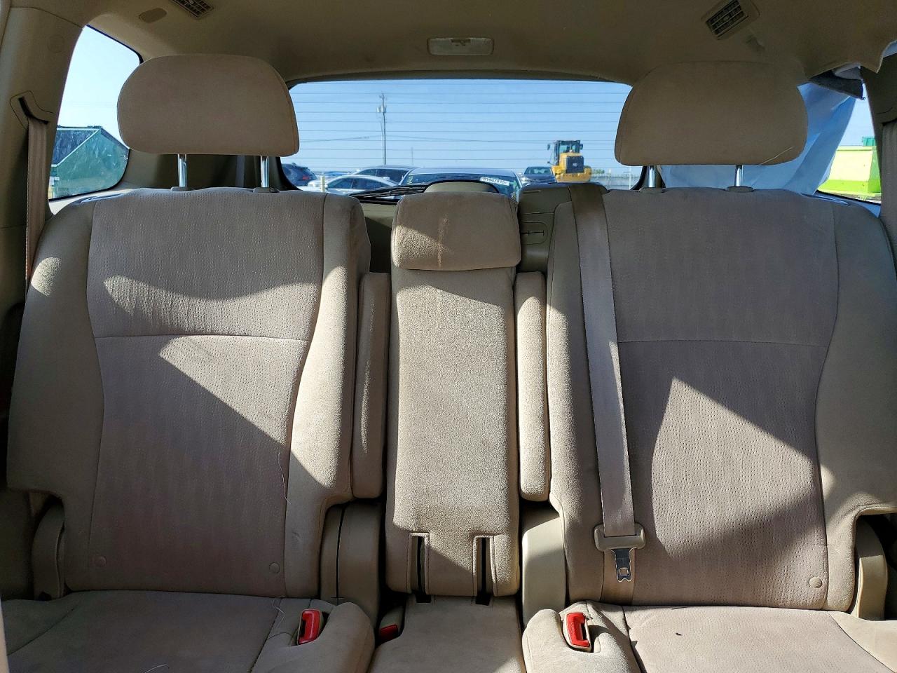 2011 Toyota Highlander Base White vin: 5TDZK3EH0BS035641