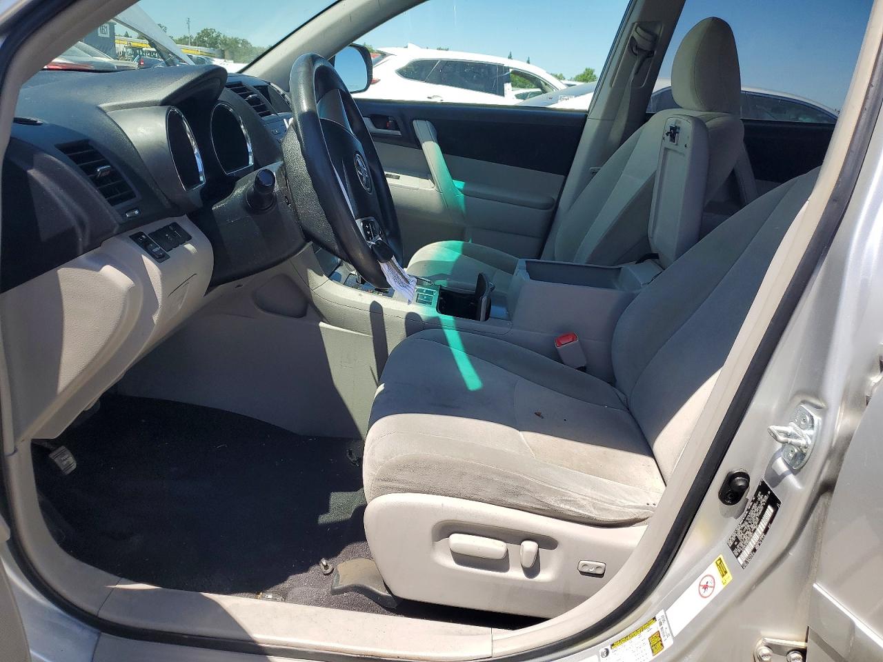 2012 Toyota Highlander Base Silver vin: 5TDZK3EH0CS070651