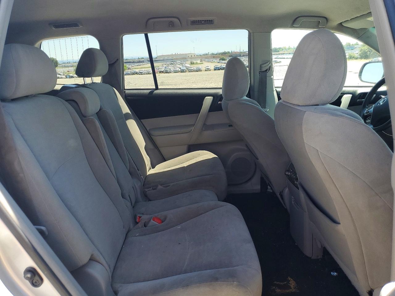 2012 Toyota Highlander Base Silver vin: 5TDZK3EH0CS070651