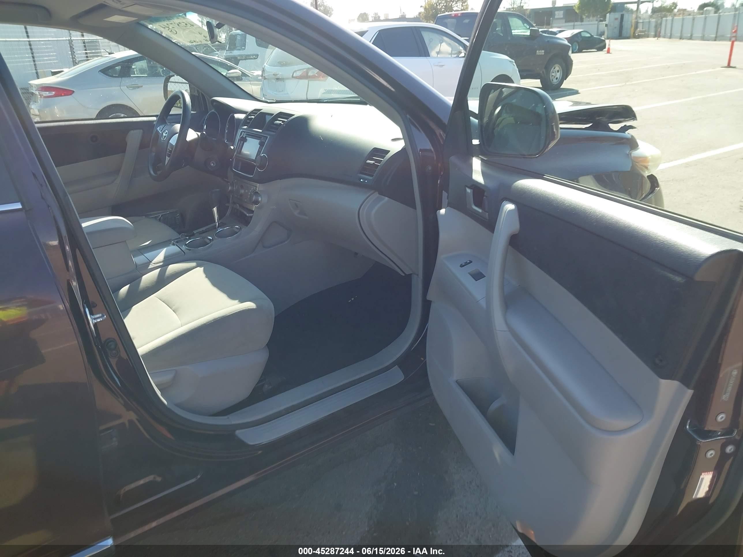 2013 Toyota Highlander Base Plus V6 Burgundy vin: 5TDZK3EH0DS108252