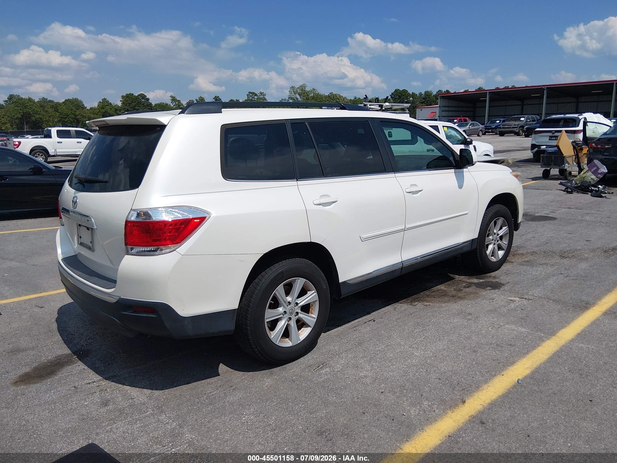 2013 Toyota Highlander Base Plus V6 Белый vin: 5TDZK3EH0DS126086