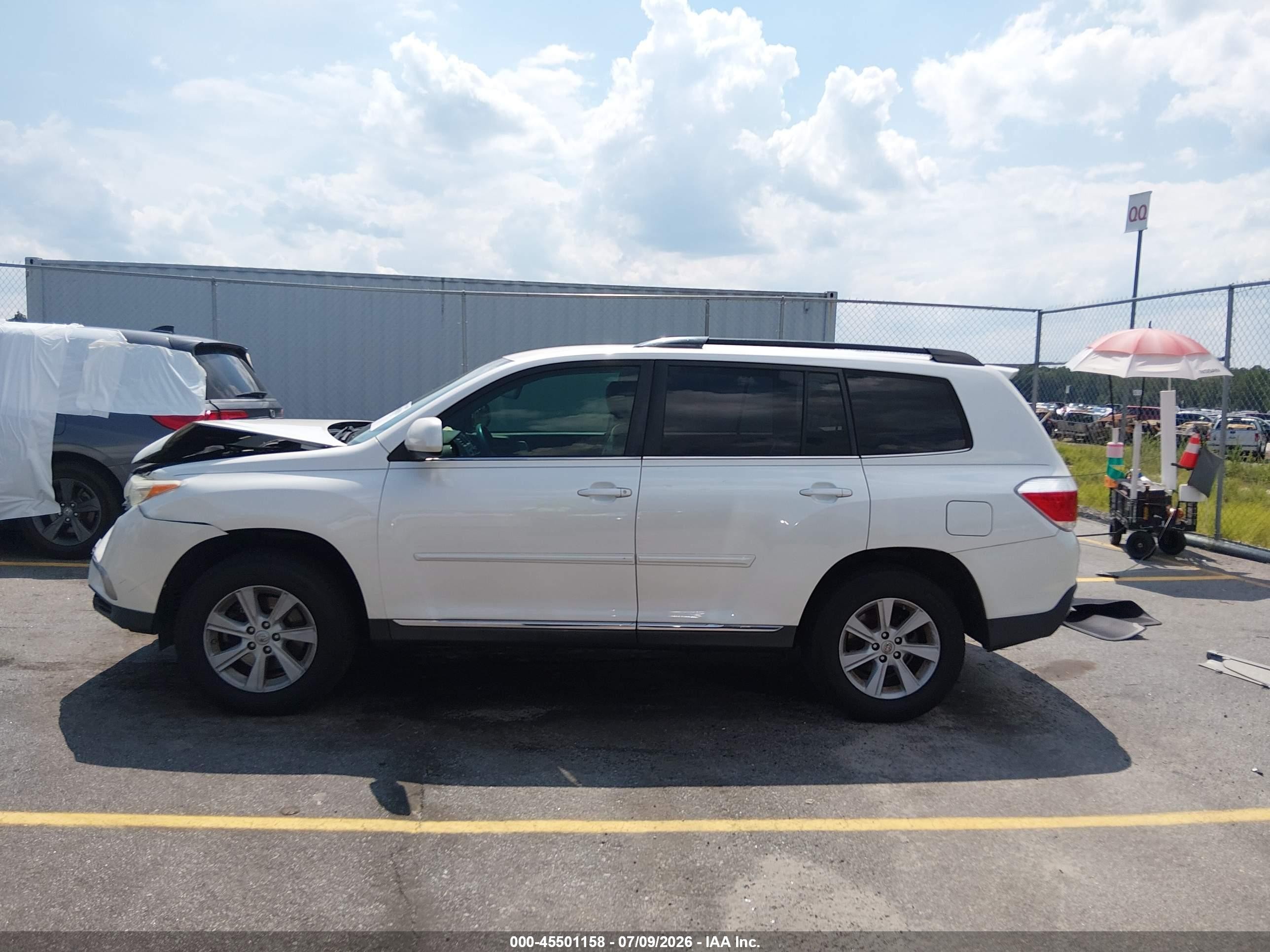 2013 Toyota Highlander Base Plus V6 Белый vin: 5TDZK3EH0DS126086
