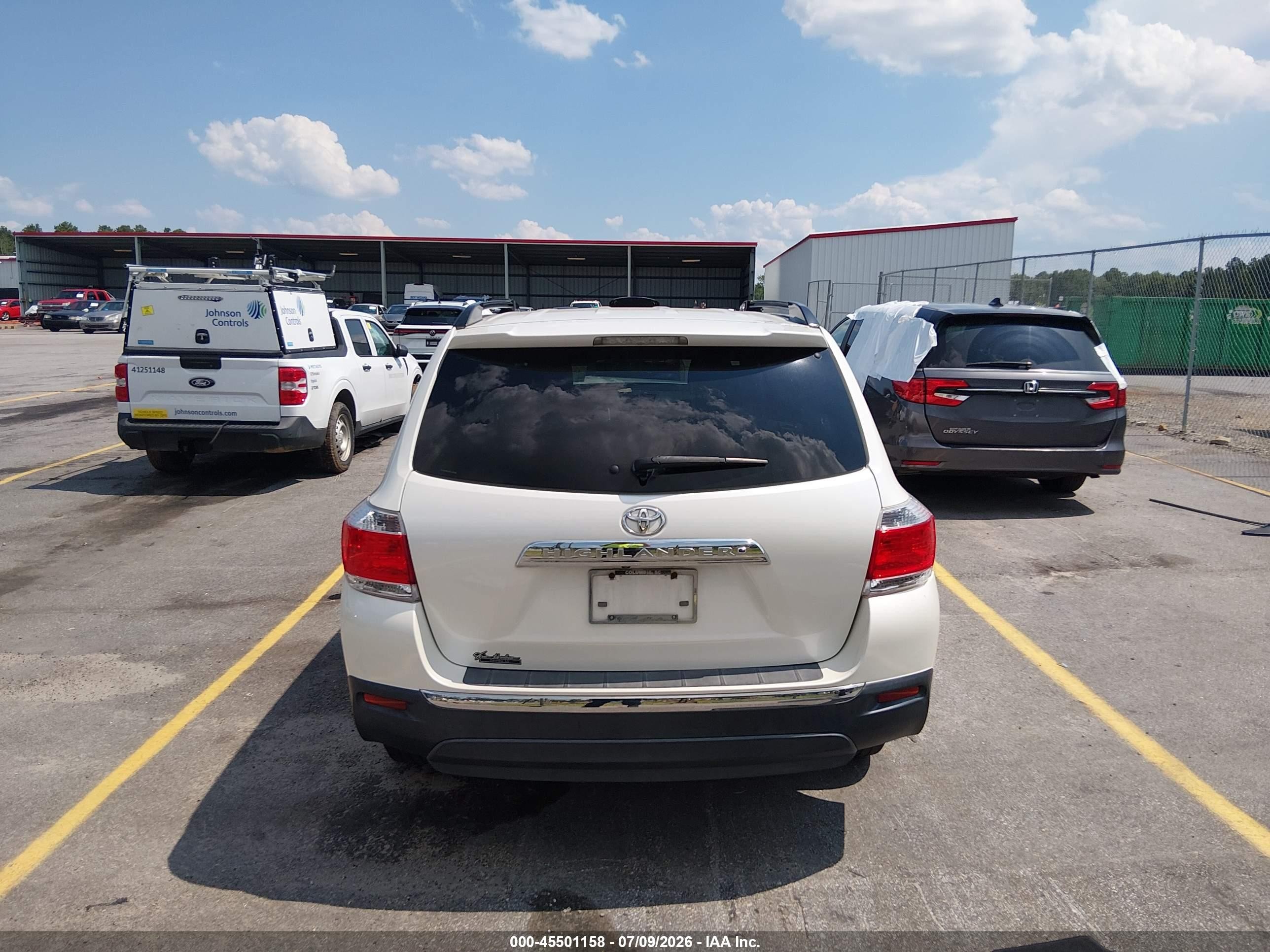 2013 Toyota Highlander Base Plus V6 Белый vin: 5TDZK3EH0DS126086