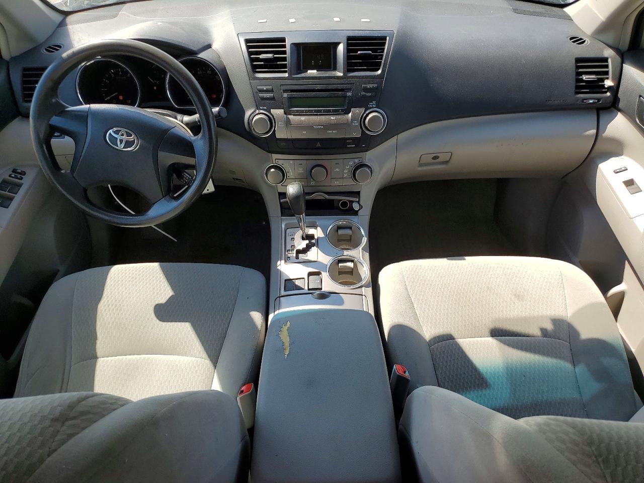 2010 Toyota Highlander Base Silver vin: 5TDZK3EH1AS010472