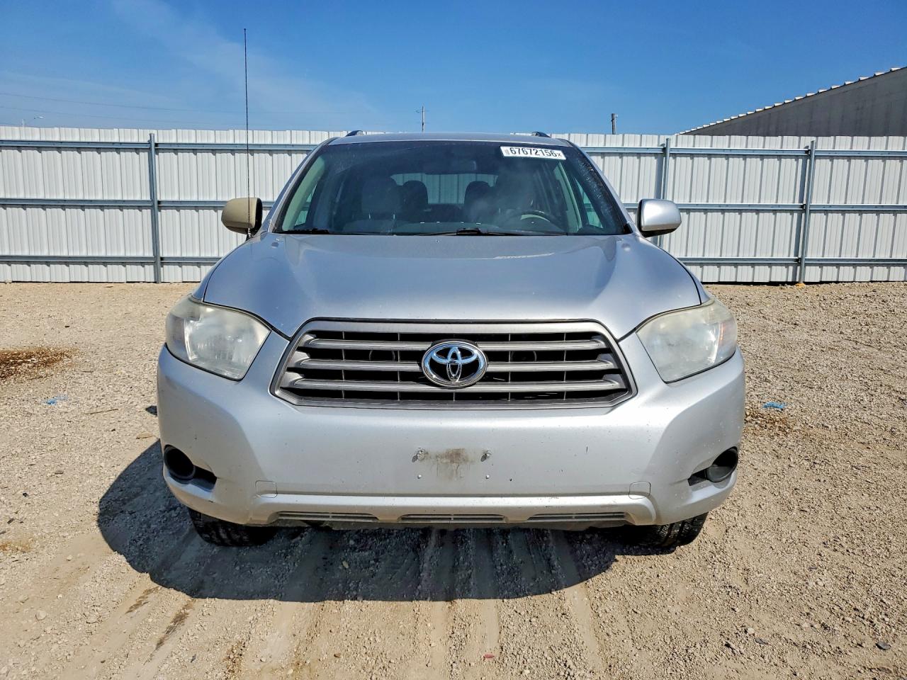 2010 Toyota Highlander Base Silver vin: 5TDZK3EH1AS010472