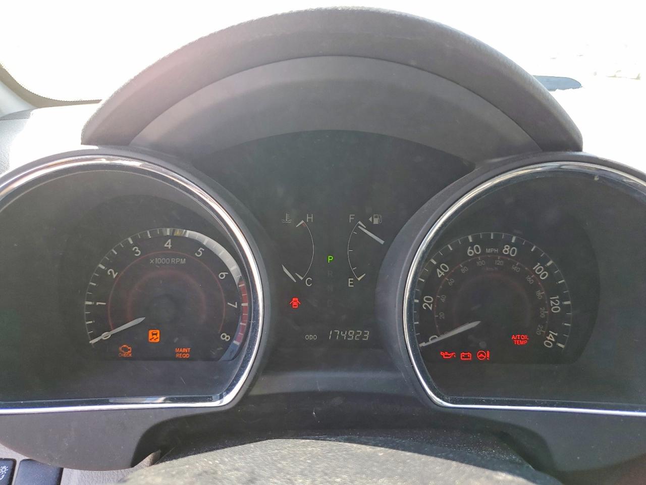 2010 Toyota Highlander Base Silver vin: 5TDZK3EH1AS010472