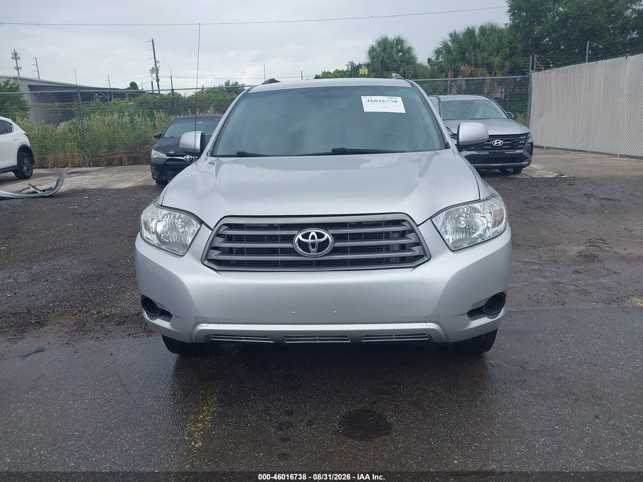 2010 Toyota Highlander Base V6 Silver vin: 5TDZK3EH1AS019513