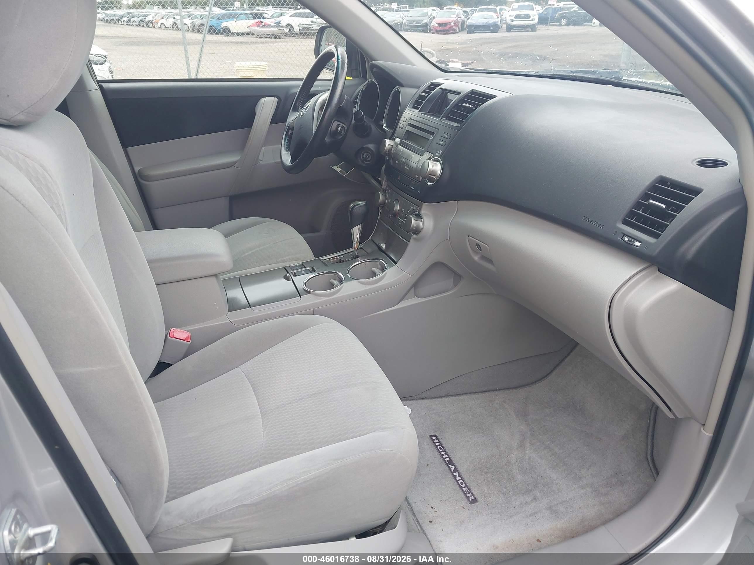 2010 Toyota Highlander Base V6 Silver vin: 5TDZK3EH1AS019513