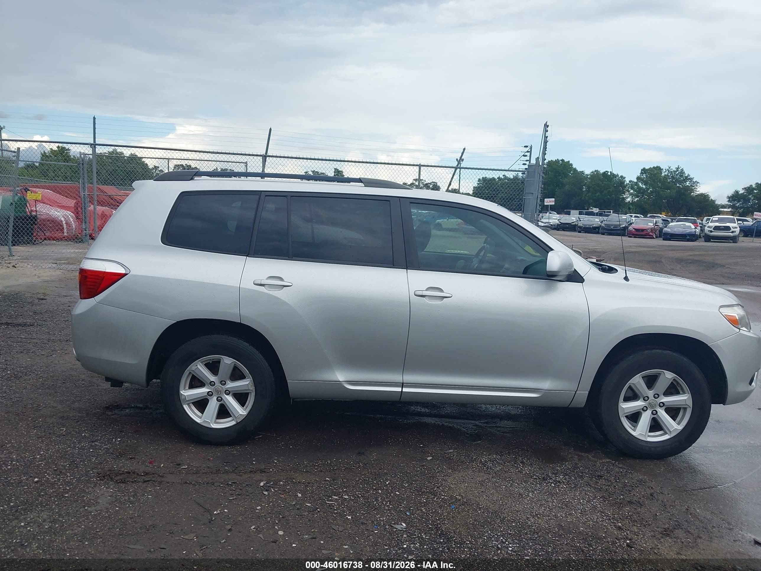 2010 Toyota Highlander Base V6 Silver vin: 5TDZK3EH1AS019513