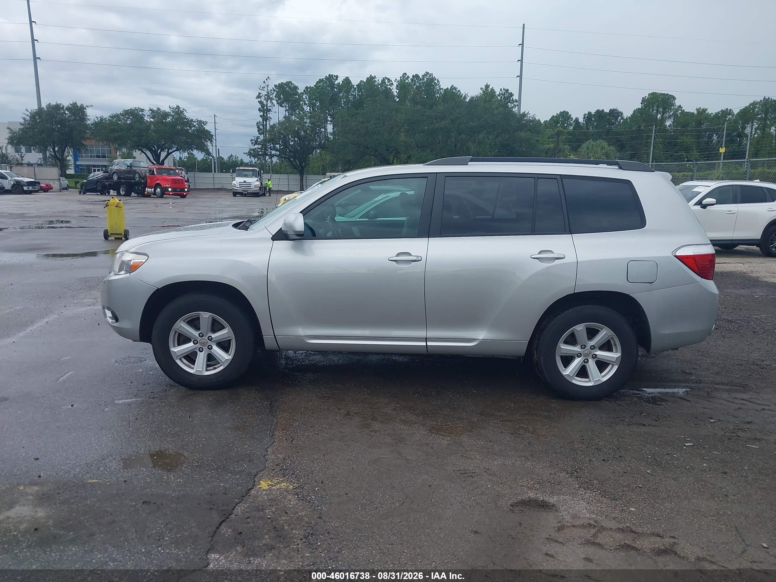 2010 Toyota Highlander Base V6 Silver vin: 5TDZK3EH1AS019513