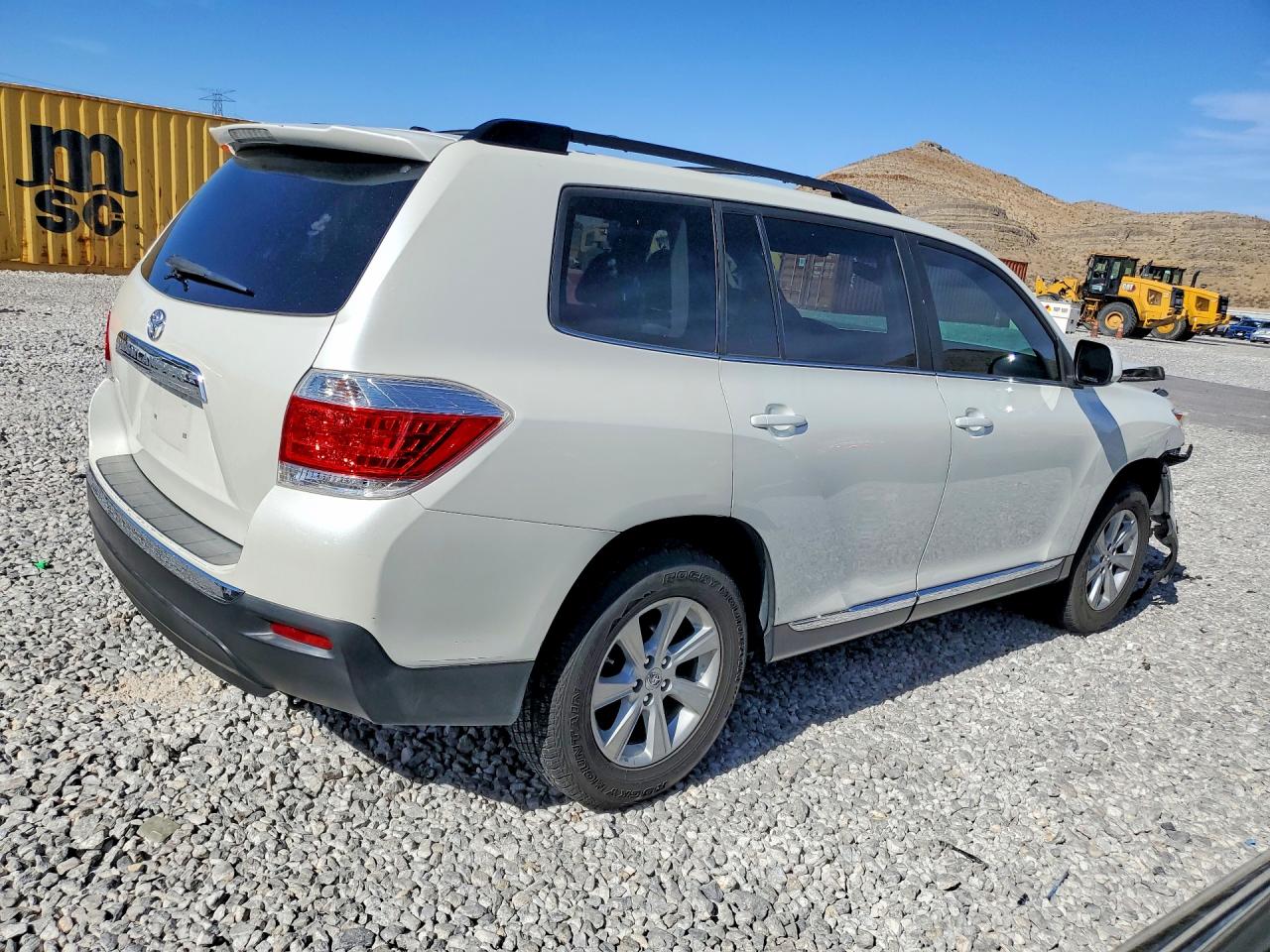 2012 Toyota Highlander Base White vin: 5TDZK3EH1CS053891